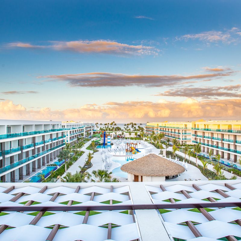 Séjour au Club Serenade Beach & Spa 5* Punta Cana 8 jours / 7 nuits: vol+hôtel+transfert